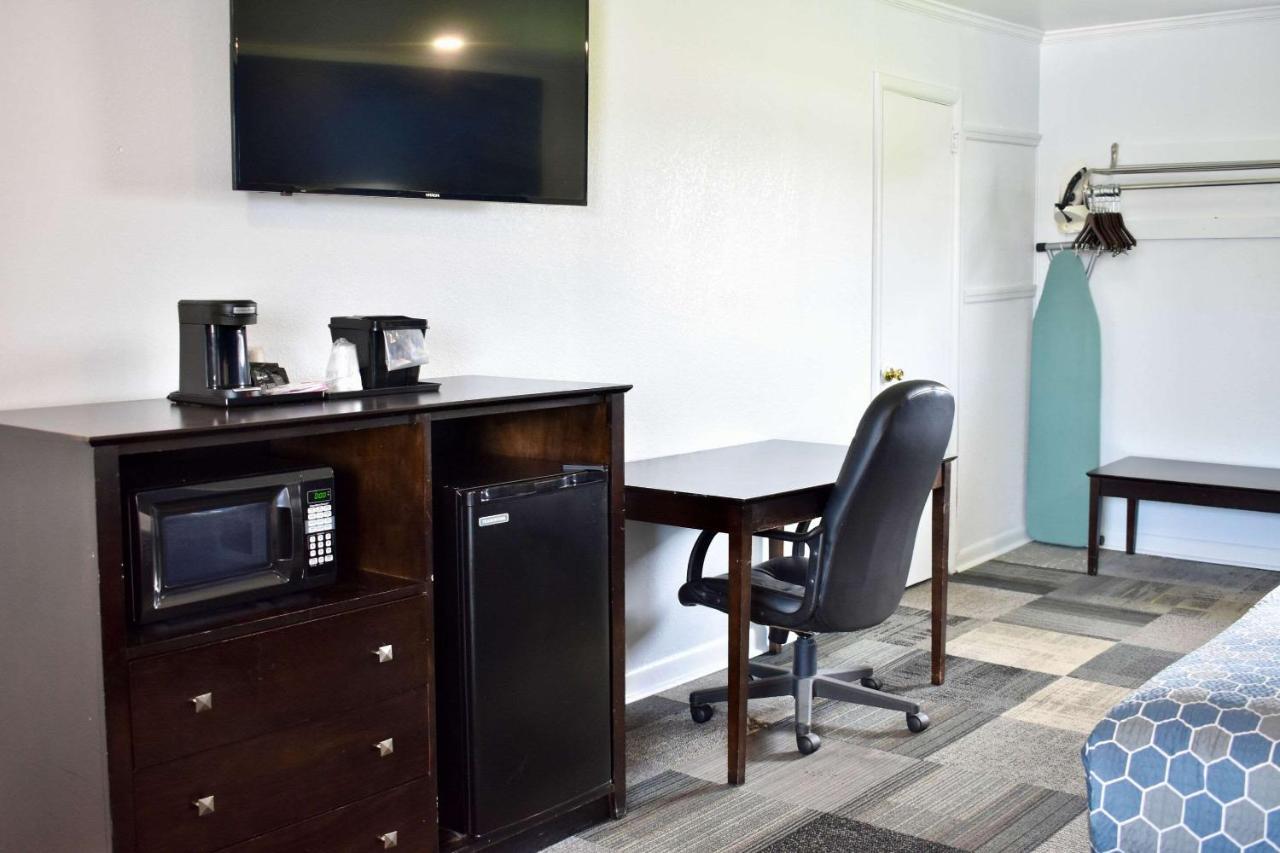 Rodeway Inn Swainsboro Ngoại thất bức ảnh