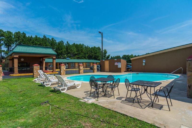 Rodeway Inn Swainsboro Ngoại thất bức ảnh