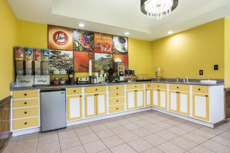 Rodeway Inn Swainsboro Ngoại thất bức ảnh
